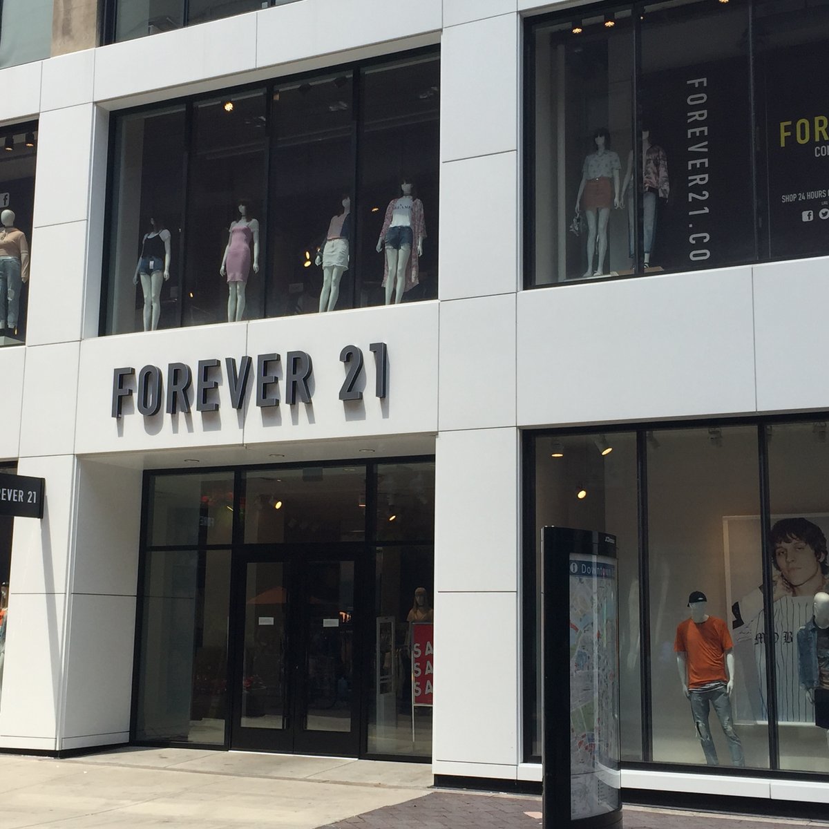 Forever 21 - Clothing Store in Downtown Boston