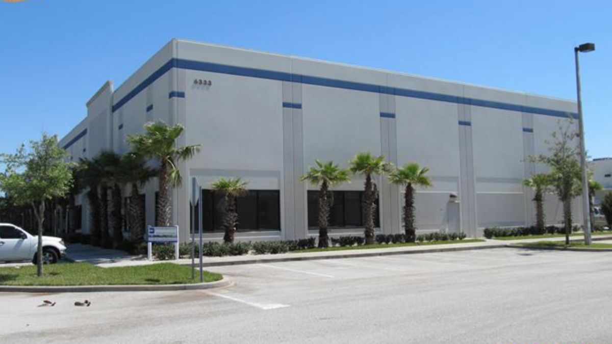 Leidos tenant Lee Vista Business Commons warehouse in Airport North