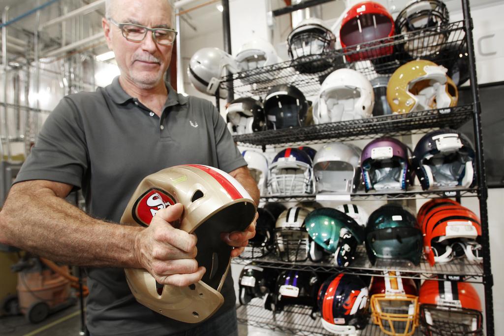 NFL quarterbacks Aaron Rodgers and Alex Smith make another investment in  helmet-maker Vicis – GeekWire