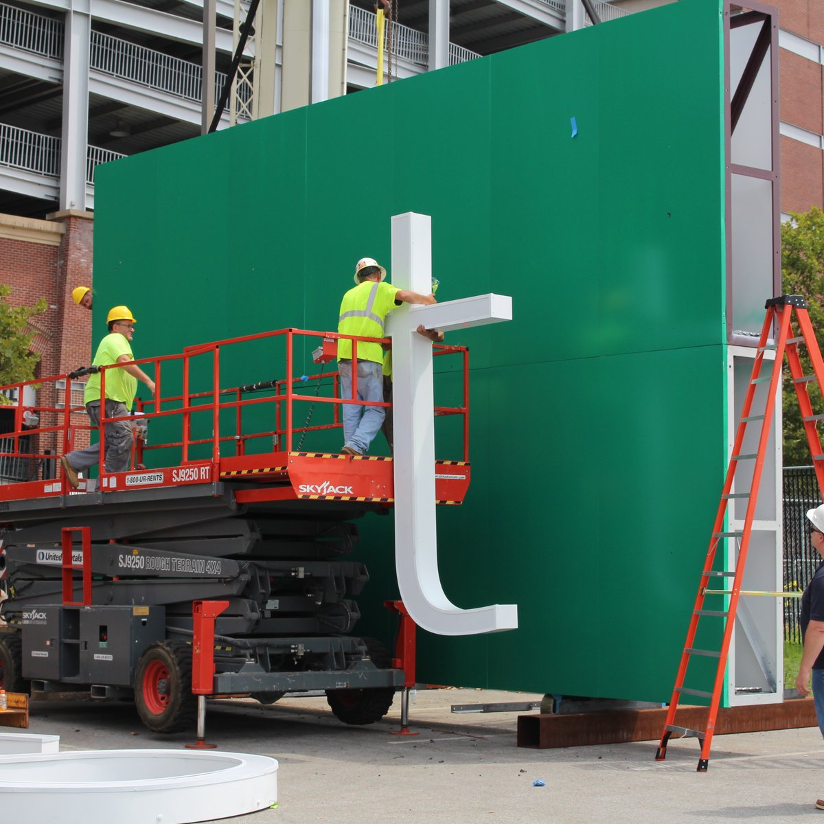 Ravens unveil new ultra-high definiton video boards at M&T Bank Stadium