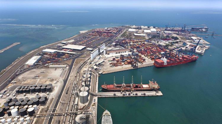 Valero Energy Corp Nyse Vlo Signs Supply Deal To Ship Fuels An Aerial View Of The Port Veracruz Where San Antonio Based Refining Company