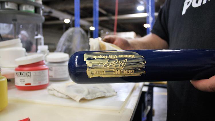 Louisville Slugger Making New Types Of Bats For Major League A Worker At Louisville Slugger Museum Factory Puts The Finishing Touches On Customized