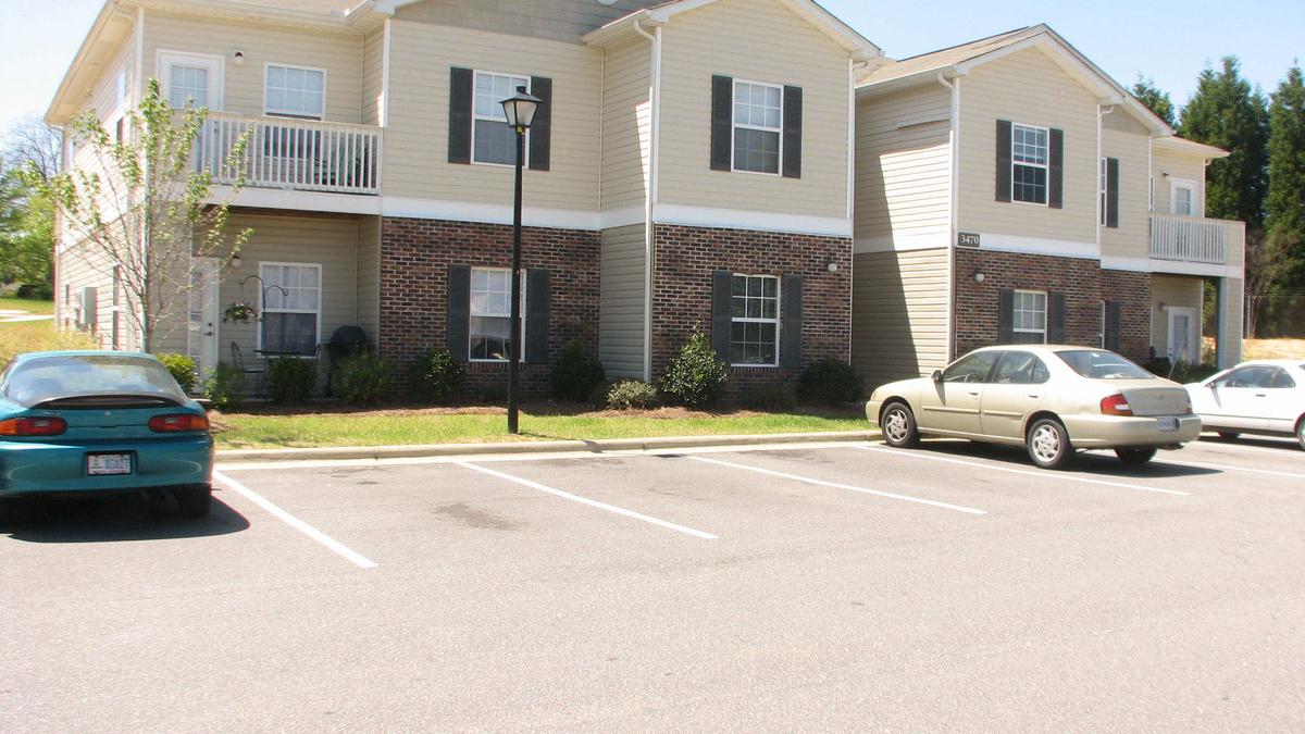 Threshold Capital of Iowa buys Hampton Corners apartments in Clemmons
