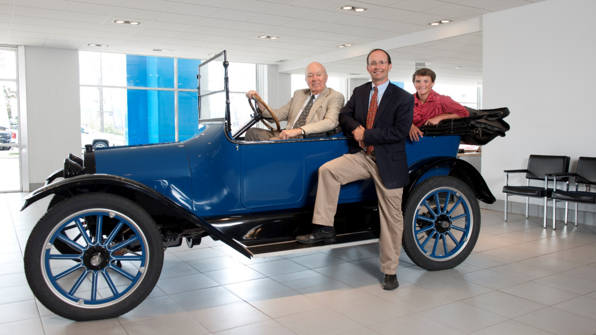 Birmingham auto dealer legend Leon Edwards dies at 89 Birmingham Business Journal