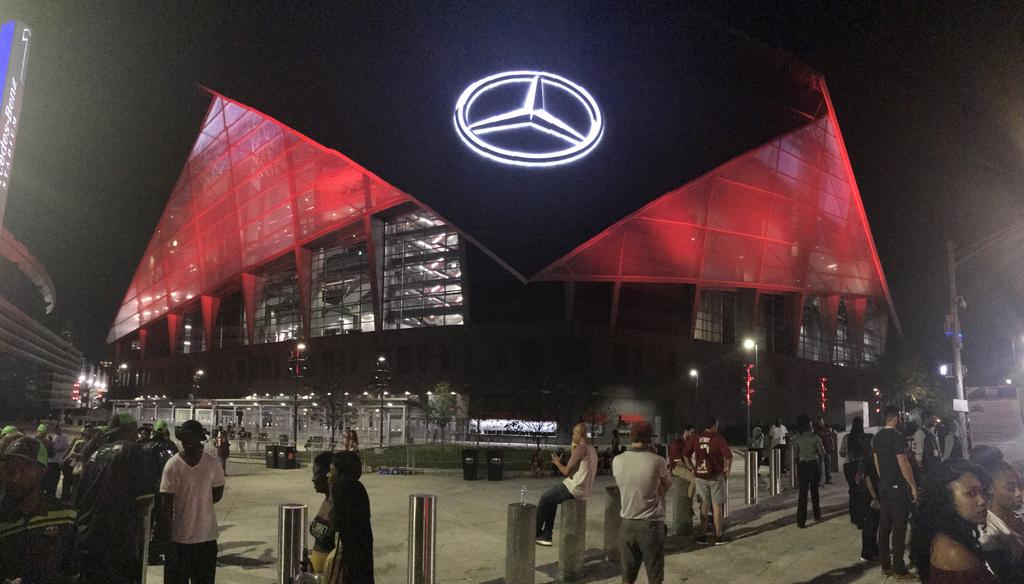 Roof at Mercedes-Benz Stadium in Atlanta finally open for business – The  Denver Post