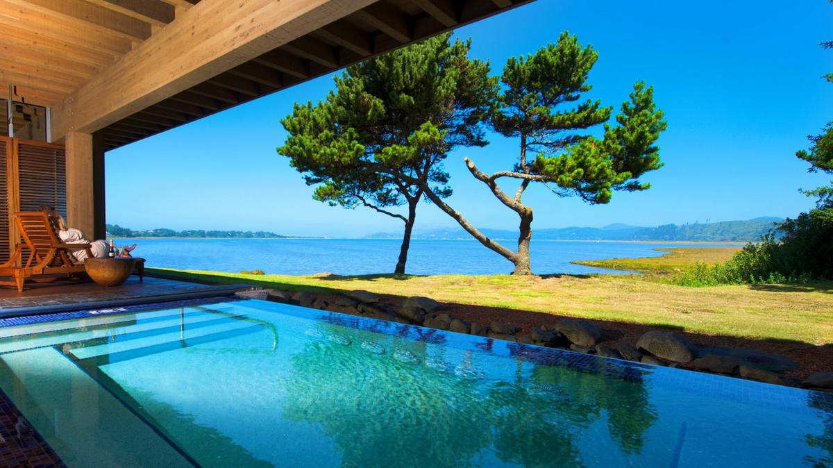 exclusive-renowned-oregon-coast-resort-heading-to-the-auction-block