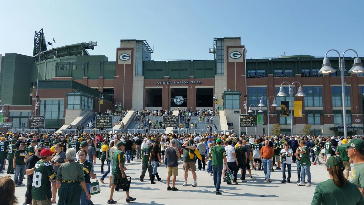 Here's how much an average ticket costs at Lambeau Field and each NFL