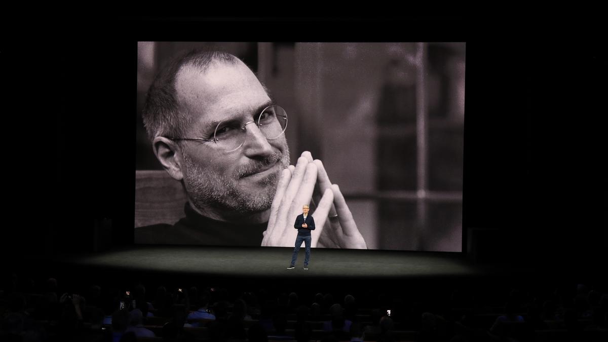 Apple executives reminisce about memories from first headquarters at 1