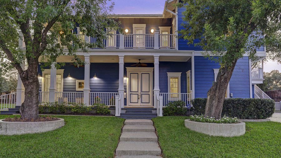 Stars of TLC’s ‘The Little Couple’ put Houston house up for sale