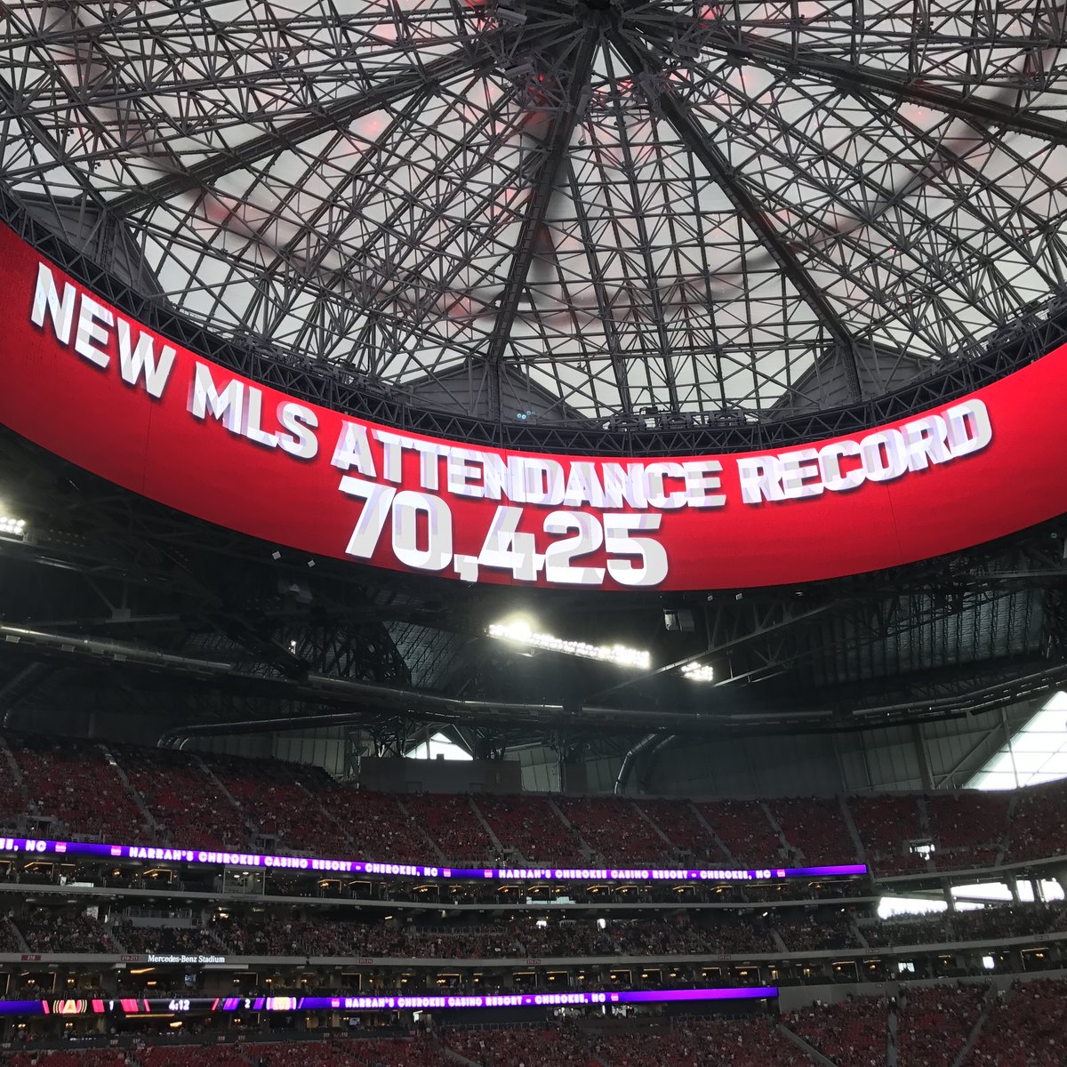 Mercedes-Benz Stadium Wi-Fi saw 12 TB of data used at January's college  championship