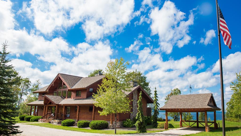 Dream Cabins Apostle Islands log home available for 1.25 million