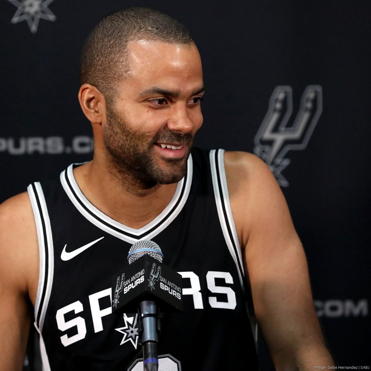 A French TV show traveled to San Antonio to check out Spurs' Tony