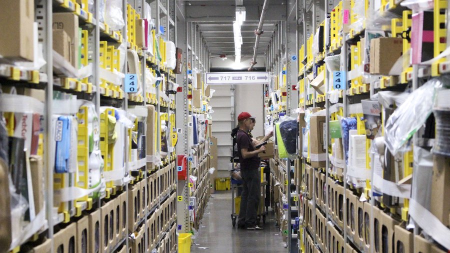 Amazon offers warehouse workers up to 5,000 workers to quit but few