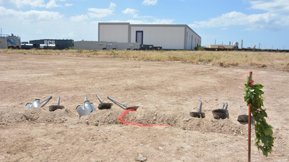 https://media.bizj.us/view/img/10654362/kapolei-project-site*1200xx2400-1350-0-125.jpg
