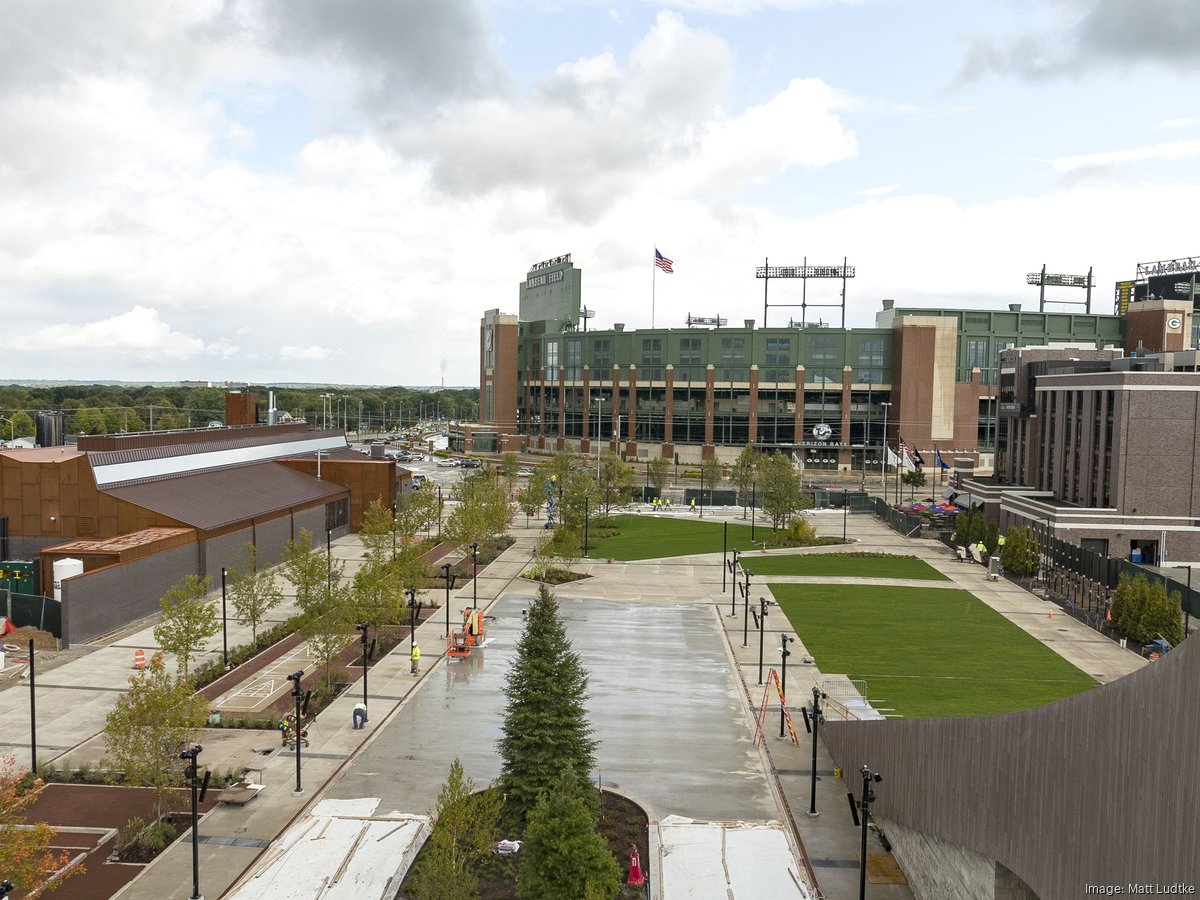 The Green Bay Packers and Microsoft team up to bring the world's  innovations and tech expertise to the heart of Wisconsin - The Official  Microsoft Blog