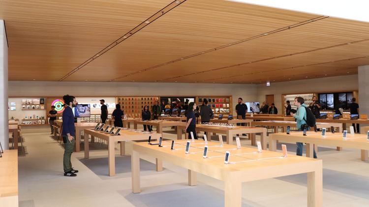 Flaws In Design Of Apple Store In Chicago Might Make It