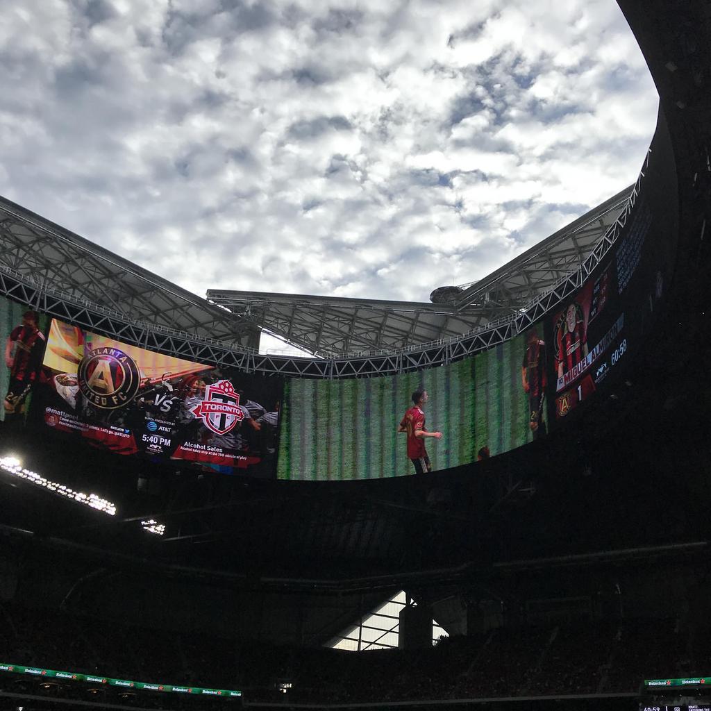 The Roof at Mercedes-Benz Stadium Closes for the First Time