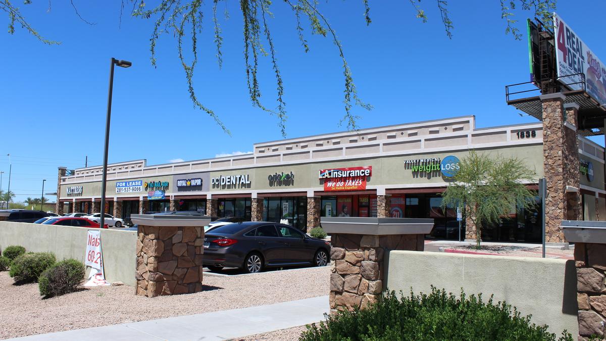 Crunch Fitness moves into Deer Valley Plaza shopping