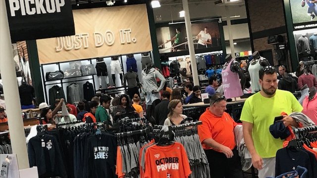 Dick's Sporting Goods store extending hours after Astros World Series win