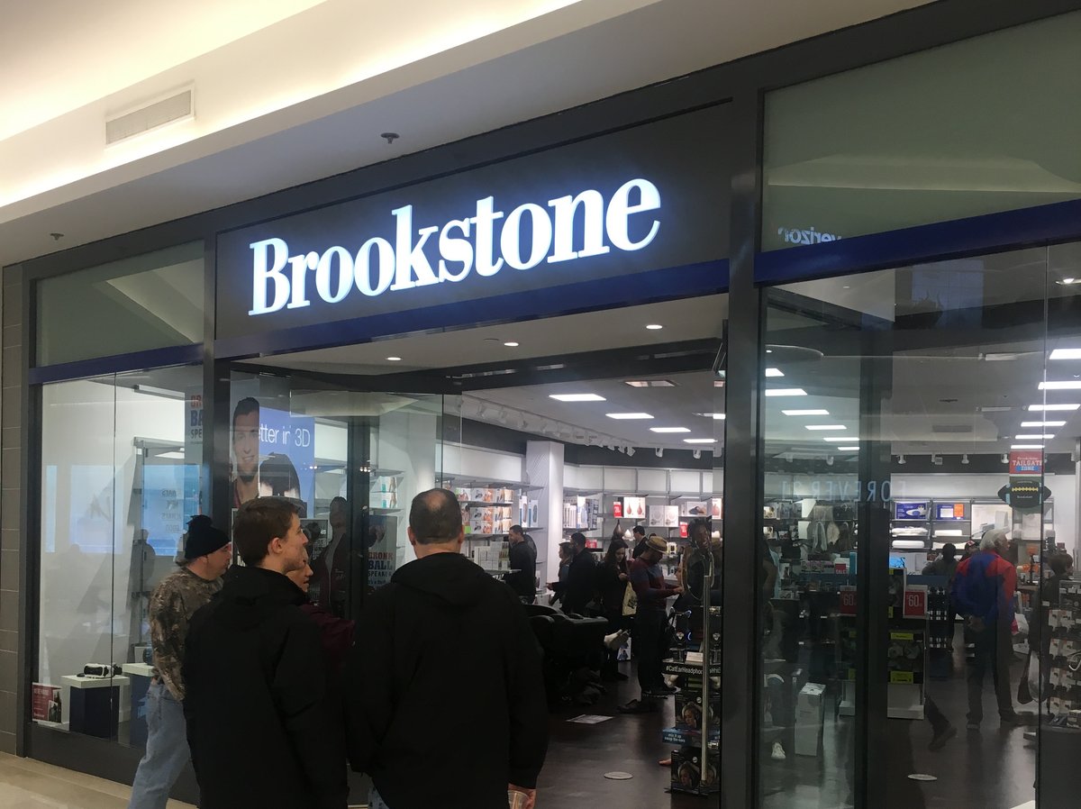 Brookstone to close two Hawaii stores following Chapter 11