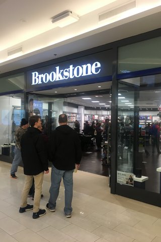 Brookstone to close two Hawaii stores following Chapter 11