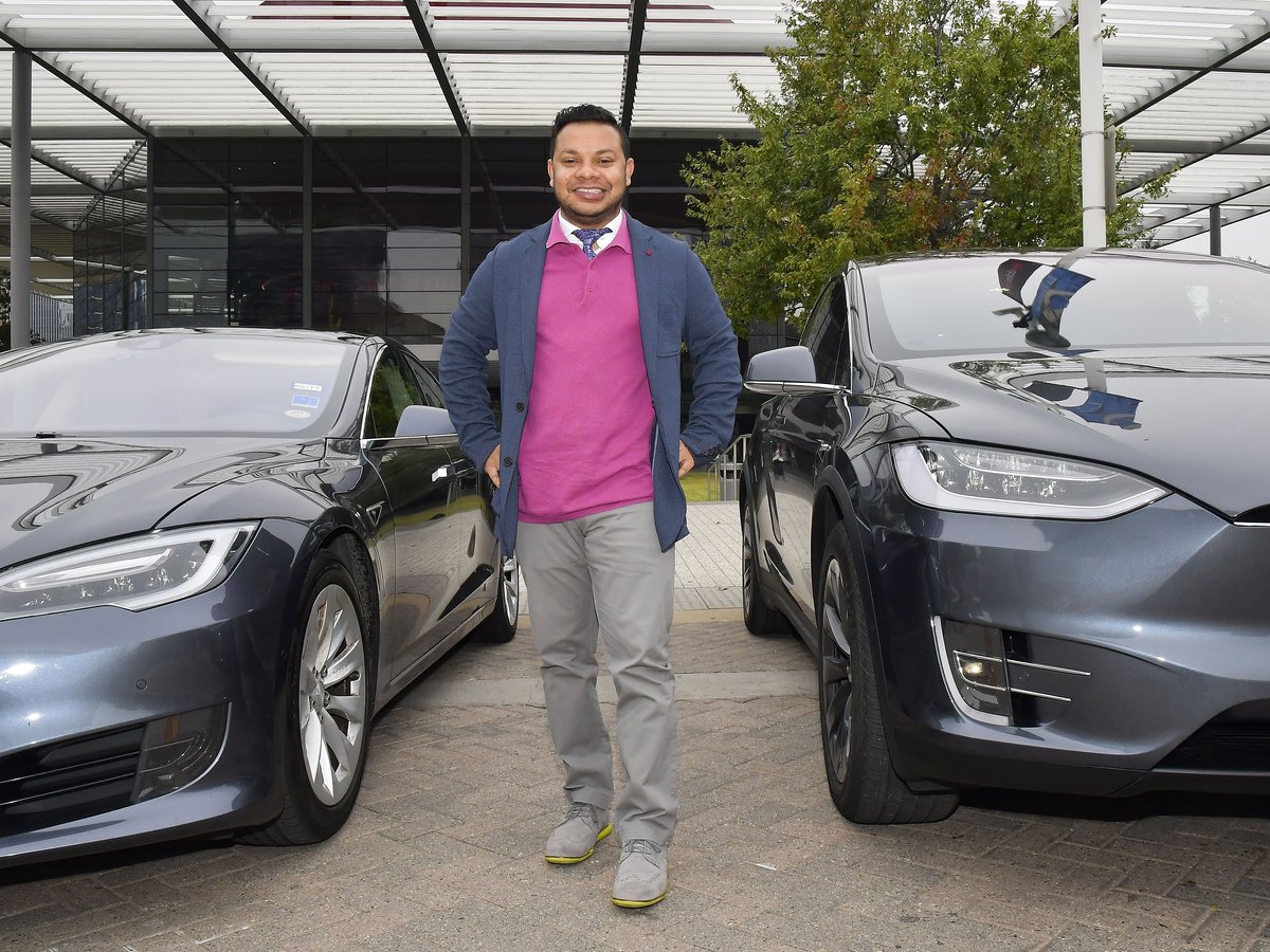 Luxury Rides at the Dallas Cowboys World Headquarters: Trying Out the New  Lincoln Experience Center