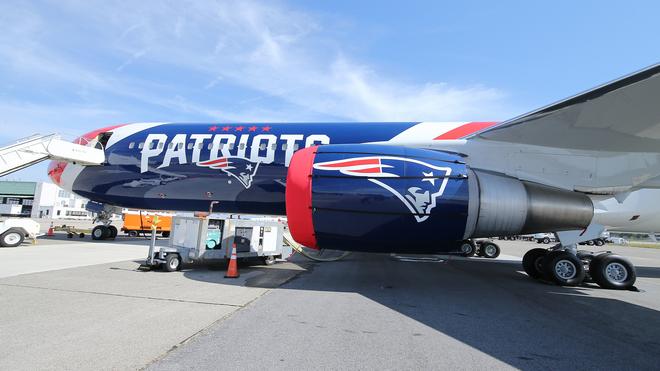 JetBlue paints an Airbus A320 for the NFL's New York Jets