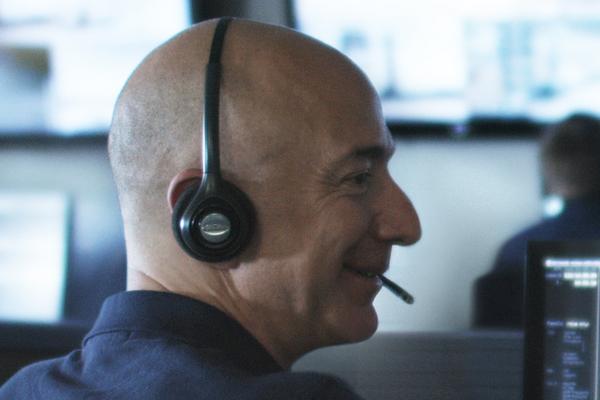 Amazon Ceo Jeff Bezos Dines On Iguana As He Explains His Passion For Space Puget Sound Business Journal