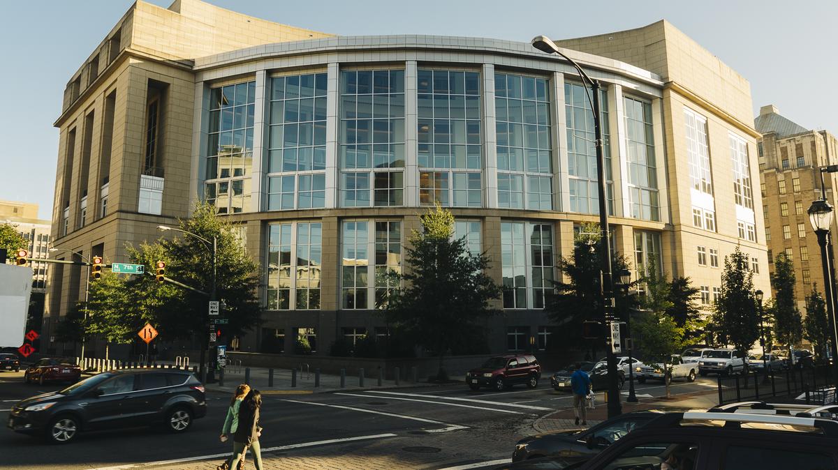 Why companies like Toys ‘R’ Us love to go bust in Richmond, Va