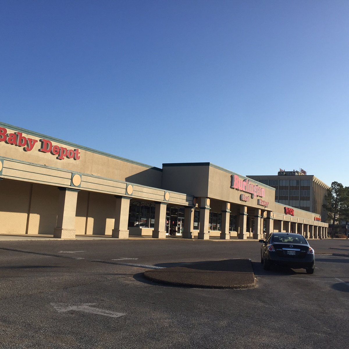 Academy, Burlington, Five Below open in new East Dallas shopping center