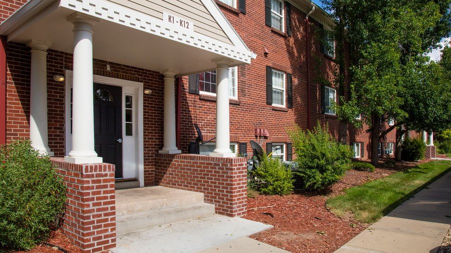 Los Angeles investment firm purchases Aurora complex for 96 million Denver Business Journal