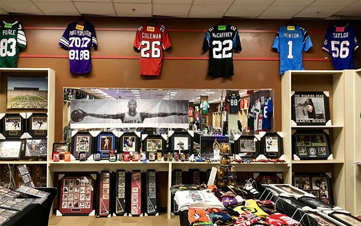 Dallas Cowboys' fan shows museum of memorabilia 