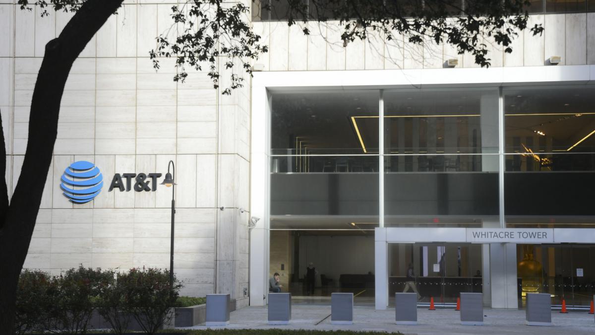 AT&T to provide zippy wireless to GM vehicles with eye on electric ...