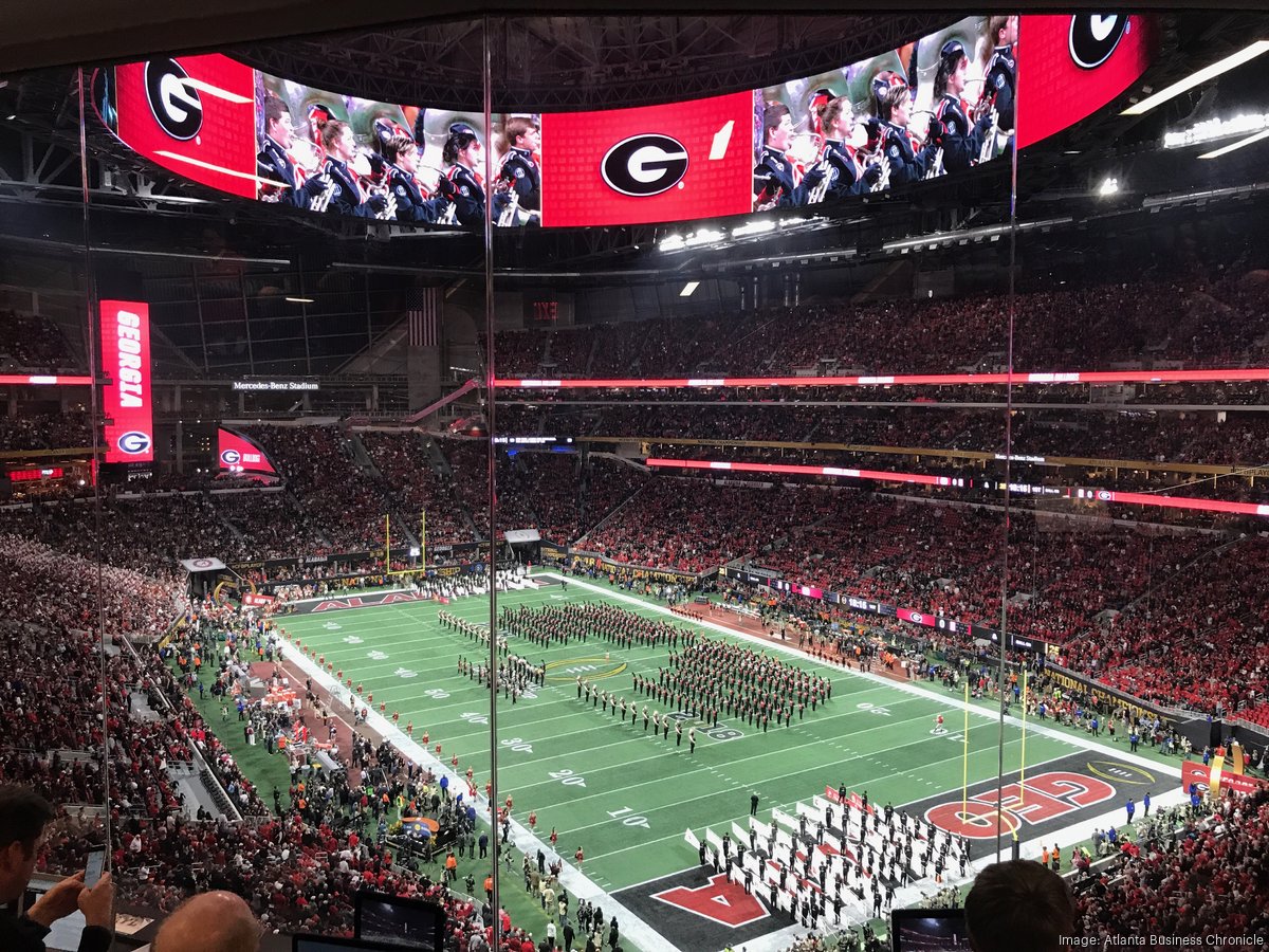 WATCH: Georgia Bulldogs fans Light up Mercedes-Benz Stadium