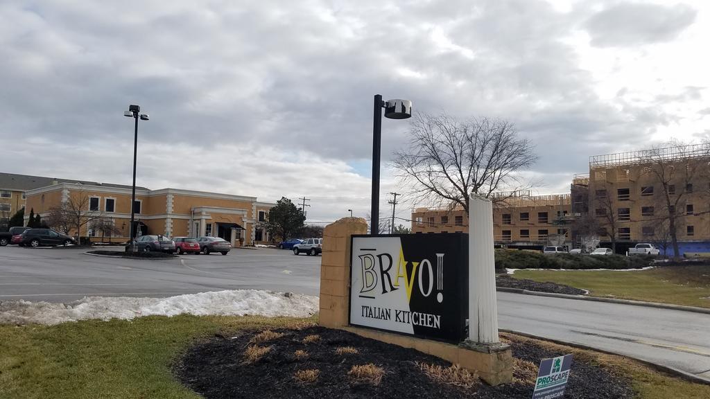 Bravo At Crosswoods Closing This Weekend Winking Lizard Next