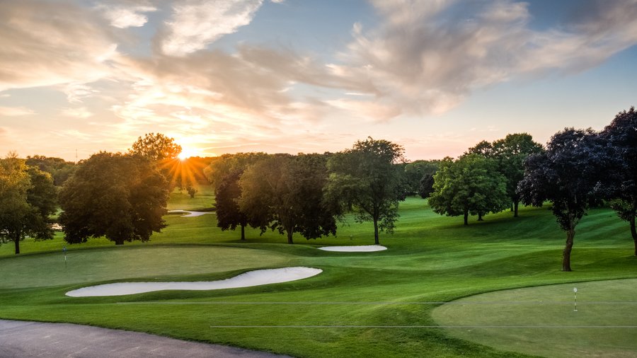 How are Milwaukeearea country clubs faring financially? Milwaukee