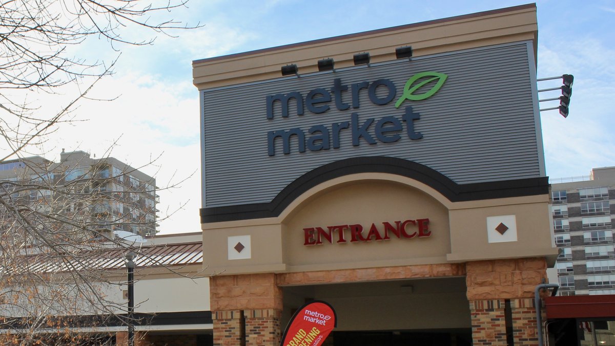 Oconomowoc Pick 'n Save converts to Metro Market brand Milwaukee