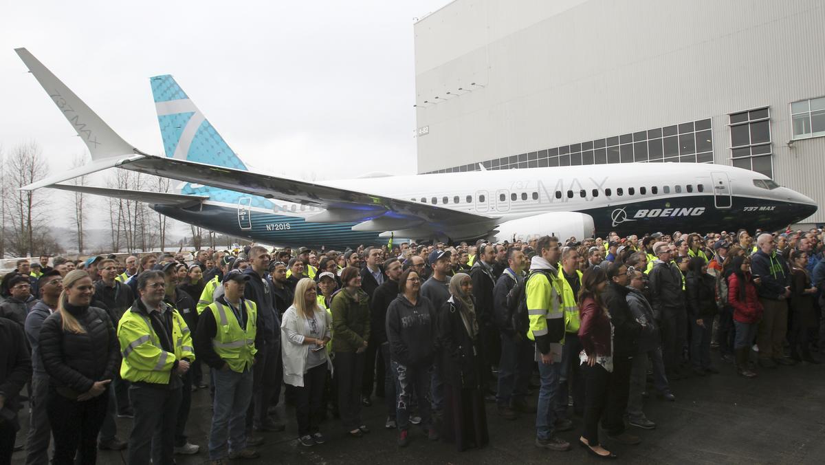 How Boeing bonuses break down for engineers and technicians in