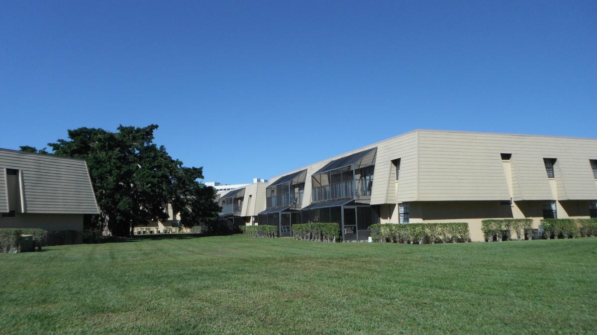 Landmark Residential sells the Fountains apartments in Palm Beach