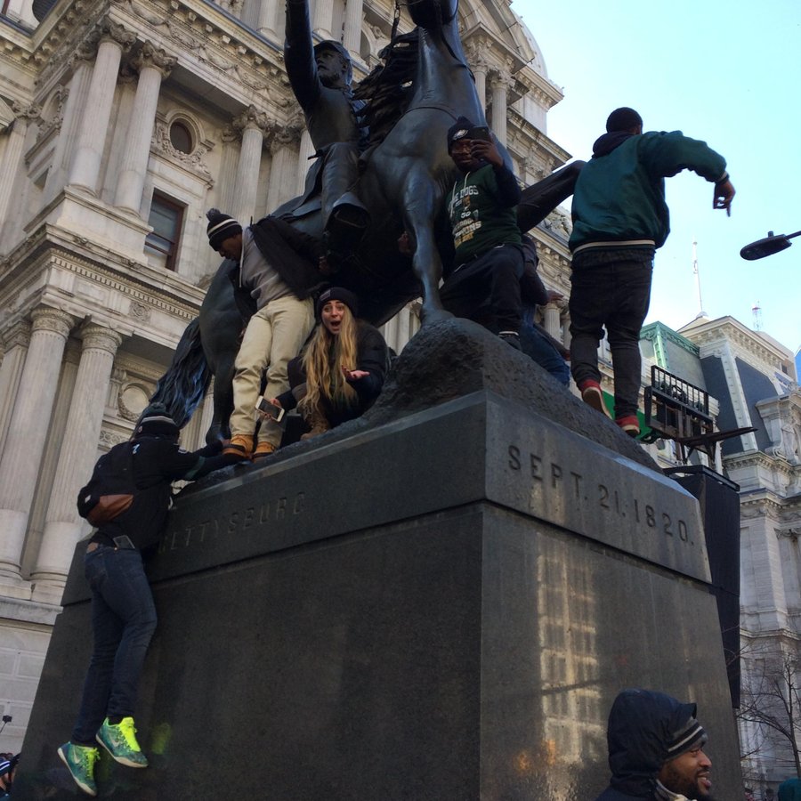 Eagles fans swarm steps of Philly Art Museum