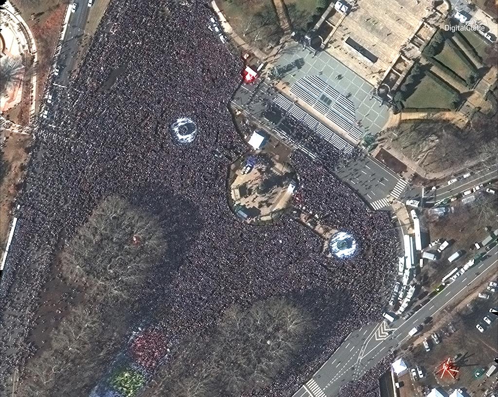 Eagles fans swarm steps of Philly Art Museum