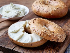 Bagel with cream cheese