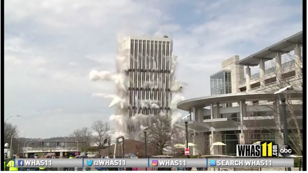 see-the-330-foot-capital-plaza-tower-in-frankfort-fall-after-implosion