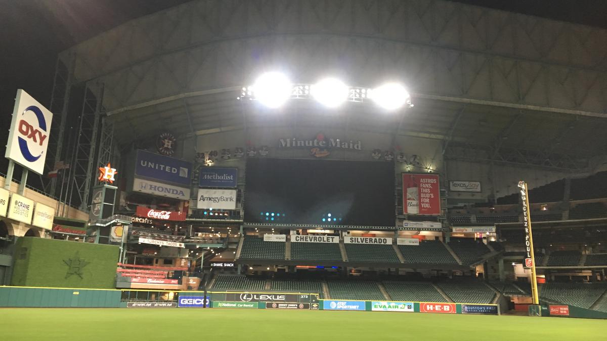 MLB Cathedrals on X: The #Astros extended the background paint of the  batter's eye at Minute Maid Park (to the right) over the weekend per player  request. Before and After: Images via: @