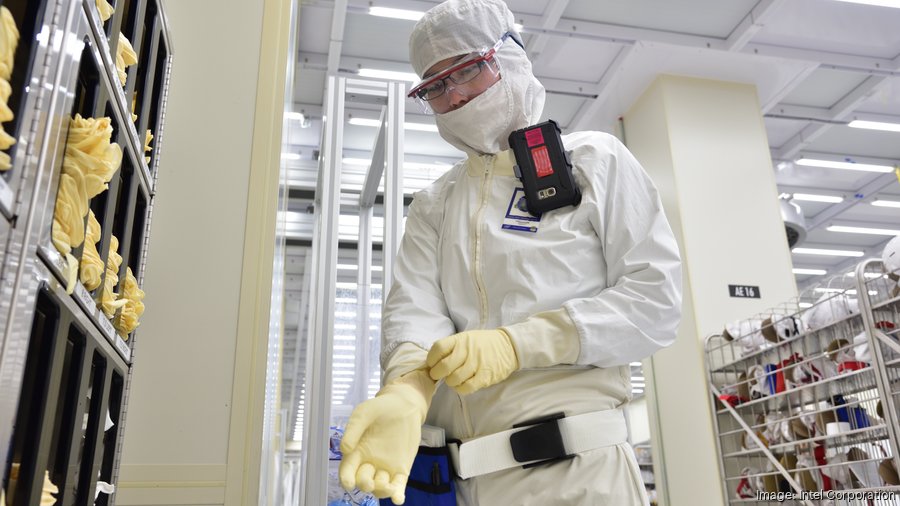 Production and cleanroom facilities at work in Intel’s D1D/D1X plant in ...