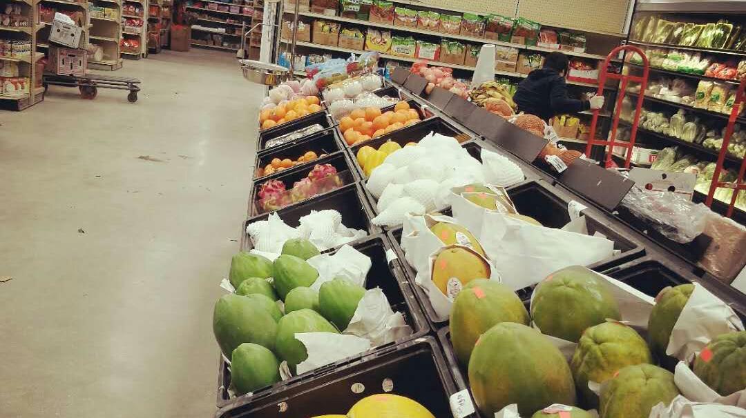 Asian grocery store Mo's Food Market opens on Milwaukee's ...