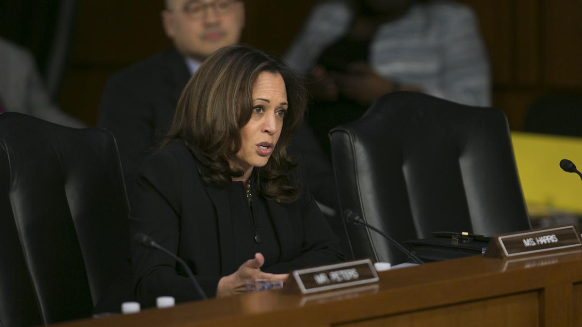 Kamala Harris grills Facebook CEO Mark Zuckerberg about data misuse ...