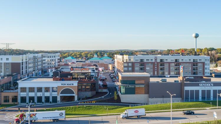 Von Maur Corners at Brookfield