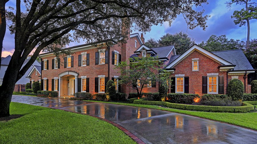 Texas Mansion with Three-Story Closet Lists for $7 Million – Robb