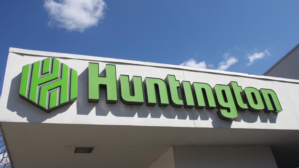 Huntington Bank S Wisconsin Branches Now Owned By Associated Milwaukee Business Journal